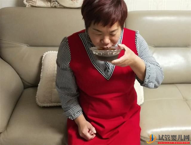 50岁高龄做试管婴儿执意要3胎,并说“北京有4套房”,你咋看?(图1) 50岁高龄做试管婴儿执意要3胎,并说“北京有4套房”,你咋看?(图1)