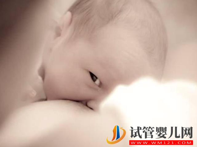 新生儿吃奶不是越多越好，宝妈要留意这9个过度喂养信号(图1)