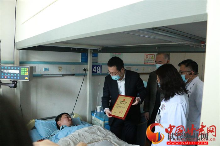 甘肃省2023年首例造血干细胞捐献者在兰州完成捐献(图2) 甘肃省2023年首例造血干细胞捐献者在兰州完成捐献(图2)