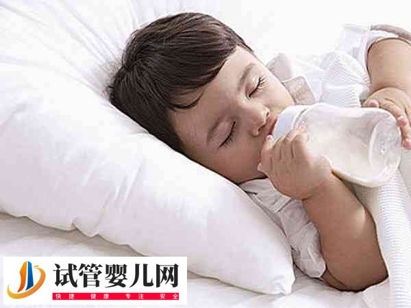 婴儿喂奶粉的正确姿势是怎样